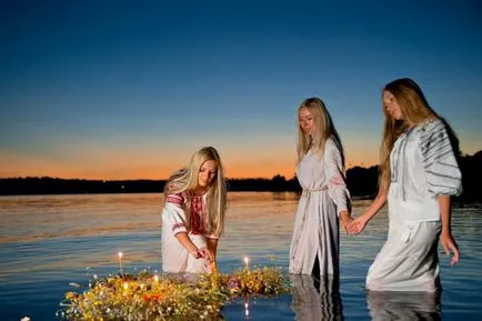 Ghicitul în Ivan Kupala noaptea in casa (Scaldat) Ghicitul în noaptea de Ivan Kupala la domiciliu