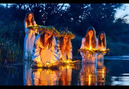 Ghicitul la Ivana Kupala pe dragoste, îngustat, soarta (redus) Ghicitul la Ivana Kupala pe dragoste, îngustat, soarta