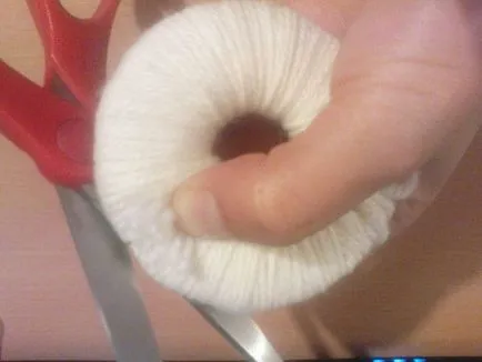 Cum de a face POM-poms de fire, ceea ce face pomponul pufos propriile lor mâini Nou video de Anul
