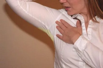 Cum și ce să se spele petele de deodorant de pe haine de sub subsuoară