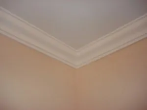 Cum să lipici muluri plafon la instrucțiunea de plafon tensiune video (tensiunea) Cum de a lipi muluri plafon la ghidul video de plafon tensiune