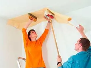 Cum să stea tapet pe tavan cu mâinile sale instrucțiuni pas cu pas, toate repararea (tapet) Cum să stea tapet pe tavan cu mâinile sale instrucțiuni pas cu pas, toate reparațiile