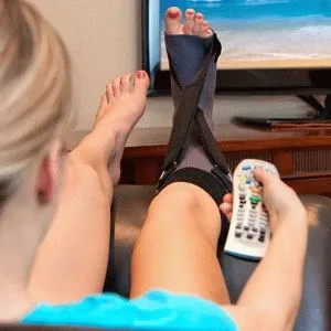 Cum de a trata o entorsa de ingrijire picior, terapie, accesul la un medic