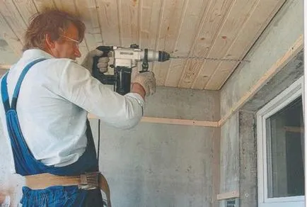 Așa cum este montat naveta sub șipcile montate cu ghidul lor cu mâinile video și fotografii (instrucțiuni) Așa cum este montat naveta sub șipcile montate cu ghidul lor cu mâinile video și fotografii