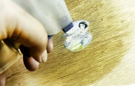 Cum se curata adezivul de la etichete la plastic, sticlă, lemn și metal (autocolante adezive clare pe piele) Cum se curata adezivul de la etichete la plastic, sticlă, lemn și metal