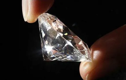 Cum să se facă distincția zircon de sticlă - sfaturi de la Monsieur Bizhe