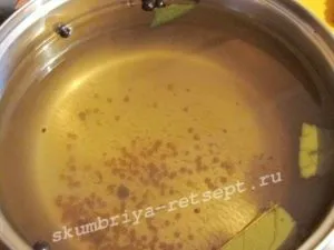 Ca scrumbie sare în întregime acasă, în saramură delicioasă (acasă) Ca scrumbie sare în întregime acasă în saramură delicioasă