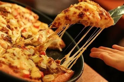 Cum de a găti o pizza delicioasă din faptul că un restaurant italian pe mână în casa ta!