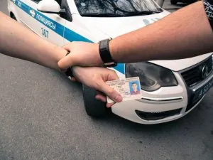 Cum de a verifica autenticitatea permisului de conducere