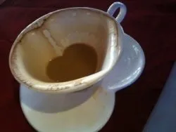 Cum de a rezolva misterul în partea de jos a unei căni de cafea (ghici frunzele de ceai) Cum de a rezolva misterul în partea de jos a unei căni de cafea