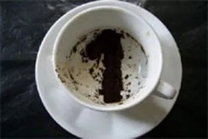 Cum de a rezolva misterul în partea de jos a unei căni de cafea (ghici frunzele de ceai) Cum de a rezolva misterul în partea de jos a unei căni de cafea