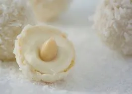 Cum de a face bomboane Raffaello la domiciliu (Raffaello home-made) Cum de a face bomboane Raffaello la domiciliu