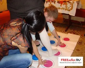 Cum de a face un joc Twister cu propriile sale mâini