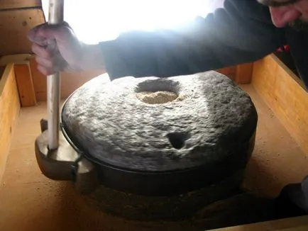Cum sa faci o mână-moară pietrelor de moară vechi, tot lui! (Do) Cum sa faci o mână-moară pietrelor de moară vechi, tot lui!