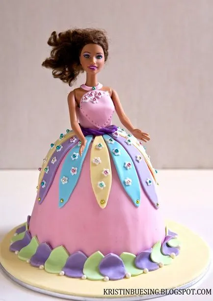 Cum sa faci un tort pentru fete - Barbie - mastic, reteta, foto