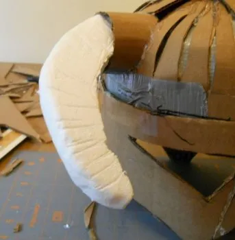 Cum sa faci o casca de fier din carton (sumă) Cum de a face o casca de fier din carton