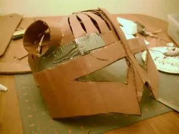 Cum de a face o casca de fier din carton (amuzant) Cum de a face o casca de fier din carton