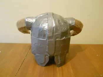 Cum de a face o casca de fier din carton (să știe) Cum de a face o casca de fier din carton
