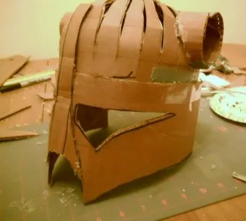 Cum de a face o casca de fier din carton (să știe) Cum de a face o casca de fier din carton