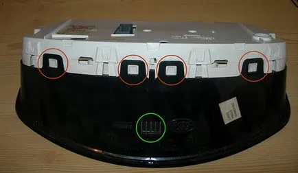 Demontarea panoului de bord Ford Focus 2 cu propriile lor mâini
