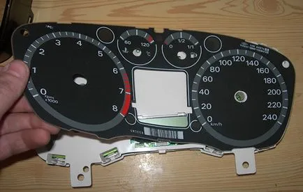 Demontarea panoului de bord Ford Focus 2 cu propriile lor mâini