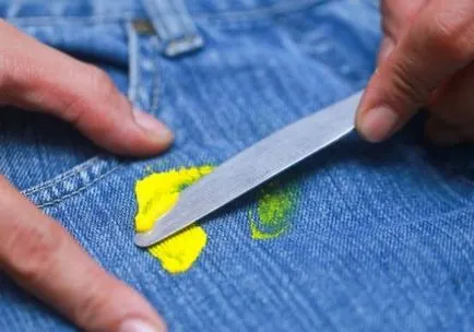 Cum de a elimina vopseaua de la îmbrăcăminte la acasă decât să se retragă la fața locului le (vopsea) Cum de a elimina vopseaua de la îmbrăcăminte la acasă decât să aducă propriile lor la fața locului
