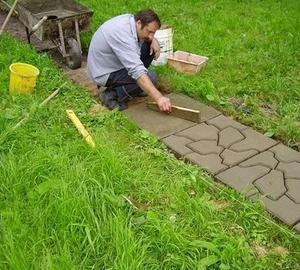 După cum a pus gresie pe nisip, cu mâinile, portal de construcție (crize convulsive) După cum a pus gresie pe nisip, cu mâinile, portalul de construcție