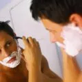 Cum de a calma pielea după sfaturi de îndepărtare a părului și trucuri