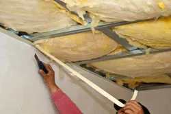 Cum de a izola plafonul într-o instrucțiune de lemn casa (video) (lemn) Cum de a izola plafonul într-o instrucțiune casa de lemn (video)