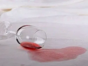 Cum de a aduce un loc de vin roșu decât să se spele cu haine, covoare, mobilier (îmbrăcăminte) Cum de a aduce un loc de vin roșu decât să se spele cu haine, covoare, mobilier