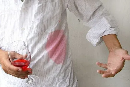 Cum de a aduce o pată de vin roșu cum ar fi petele de vin de port pentru a spăla