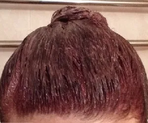 Cum să picteze părul gri la parul inchis la culoare si lumina, vopsele naturale și produse cosmetice (ceea ce vopsea este cel mai bine vopsele de păr gri.) Deoarece culoarea gri pentru parul blond inchis si vopsele naturale si produse cosmetice