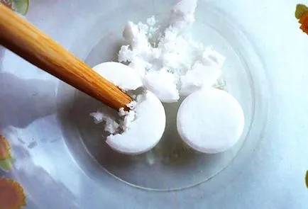 Cum pentru a acoperi acnee - corect creme faciale decât tine, corector