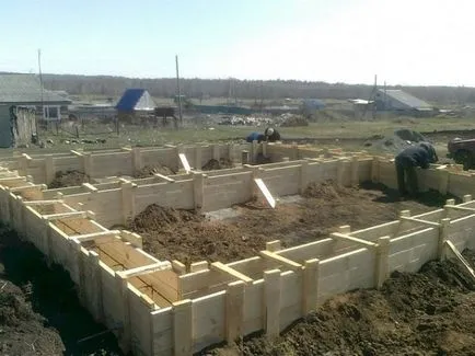 Pentru a umple gramada de fundație cu mâinile lor (lor) Pentru a umple fundație gramada cu propriile sale mâini