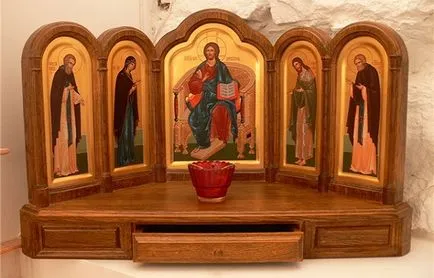 Ce cade icoana de origine a Maicii Domnului - înseamnă un semn de răspuns preotului (cade) Ce cade icoana de origine a Maicii Domnului - înseamnă un semn al răspunsului preotului