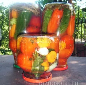 Conserve cu legume tomate