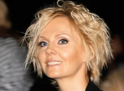 Tunsorile scurte, cum ar fi cantareata Valeria fotografie (haircut) Tunsorile scurte, cum ar fi cantareata Valeria fotografie