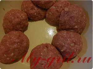 Cotlete din carne tocată cu brânză
