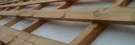 Acoperișul în garaj cu mâinile sale