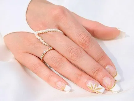 Manichiura pentru o nunta pentru o imagine frumoasă de manichiura nunta miresei pe unghii si acoperire șelac (mireasa manichiura de nunta unghiile un shellac frumos) Manichiura pentru o nunta pentru o imagine frumoasă a nunta manichiura mireasa pe unghiile acoperite și șelac