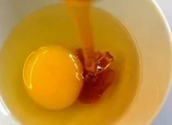 Masca de par cu miere, brandy și alte componente