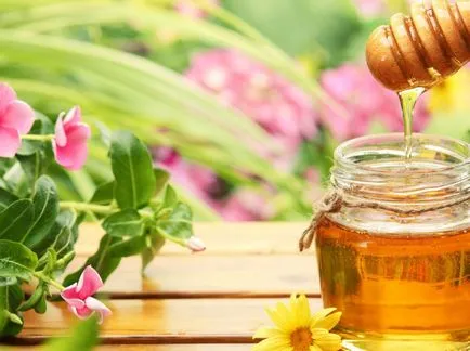 Masca cu ou, coniac, produse alimentare medom- și cea mai bună restaurare a părului