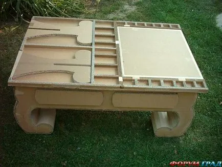 Mobilă din carton
