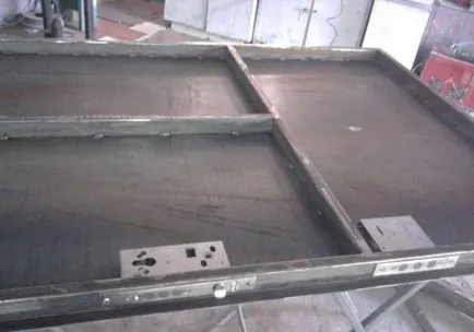 Usi de metal cu imagini video mâinile sale foto-raport