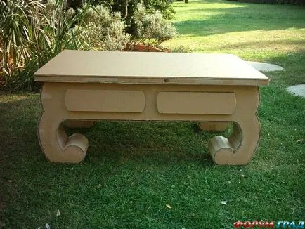 Mobilă din carton