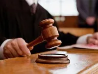 Bărbat strivit de moarte prin cădere de la etajul balcon 5 () Omul a căzut la moartea sa, după ce a căzut de la balconul de la etajul 5