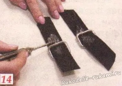 sac de bărbați cu mâinile