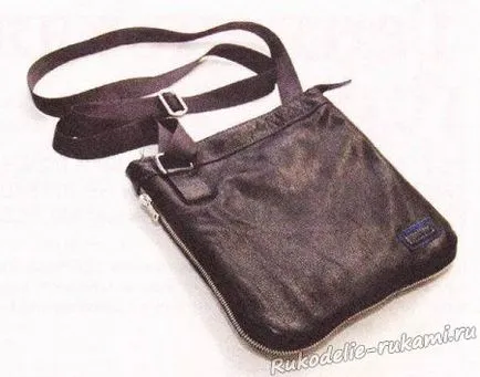 sac de bărbați cu mâinile