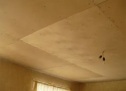 Finalizarea plăci aglomerate tavan, cu mâinile lor și cum să arma mai bine culoarea, fotografie și video