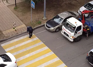 Parcare în fața trecerea de pietoni